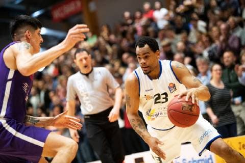 easycredit Basketball Bundesliga 33 4. Spieltag am 12.5.2019 zwischen Science City Jena und der BG Göttingen v.li. am Ball Immanuel McElroy (Jena) gegen Derek Willis (Göttingen) Sparkassen Arena Jena