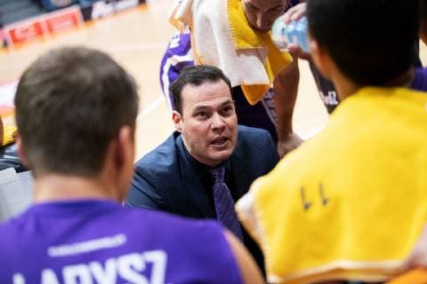 easycredit Basketball Bundesliga 33 4. Spieltag am 12.5.2019 zwischen Science City Jena und der BG Göttingen Mitte: Trainer Johan Roijakkers (Göttingen) bei der Auszeit Sparkassen Arena Jena