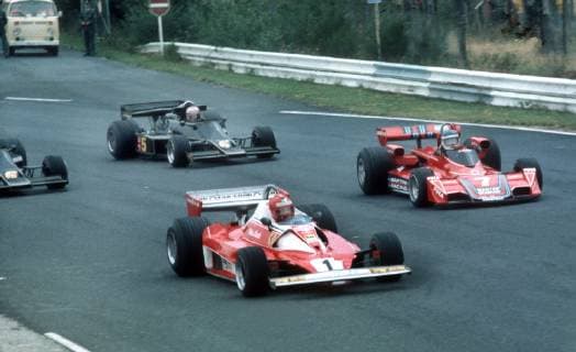 Formel 1 Rennen: Großer Preis von Deutschland auf dem Nürburgring am 01.08.1976. Niki Lauda (Ferrari 1) liegt vor seinem Unfall in Führung vor Carlos Reutemann (7 Brabham) und Mario Andretti (5 Lotus).