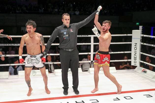 Sport Themen der Woche KW21 Sport Bilder des Tages Gladiator Fightnight 3 - K1 Kickboxen - Deutsche Meisterschaft, Männer bis 67 kg, Chriss Vass (Ingolstadt, rote Hose) gegen Ali Nazari (Lauingen, weisse Hose), Sieger Vass nach Punkten 2:1, Jubel Gladiator Fightnight 3 - K1 Kickboxen
