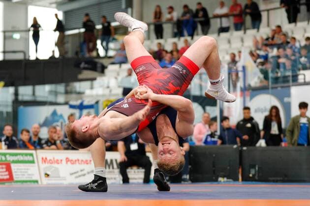 Sport Themen der Woche KW21 Sport Bilder des Tages Deutsche Meisterschaften im Ringen 2019 Kaufbeuren, Deutschland 25. Mai 2019 Deutsche Meisterschaften im griechisch roemisch Stil. 67kg Andrej Ginc (rot RSV Frankfurt Oder) vs. Witalis Lazovski (blau SV Burghausen)