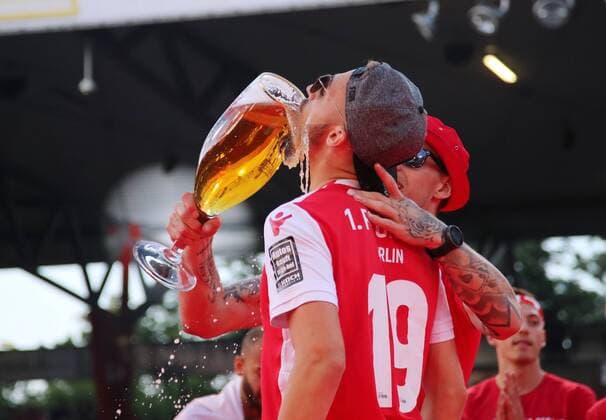 Sport Themen der Woche KW22 Sport Bilder des Tages Florian Hübner, Sebastian Polter Aufstiegsfeier im Stadion Alte Försterei Fußball Fussball 1.Bundesliga Herren DFL Saison 2018 2019 29.05.2019 1.FC Union Berlin FCU Aufsteiger aufgestiegen DFL regulations prohibit any use of photographs as image sequences and or quasi-video.