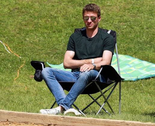 Sport Themen der Woche KW22 Sport Bilder des Tages Lisa Müller und Pferd Stand by me bei der Dressurprüfung Grand Prix Spezial. Hier geniesst Thomas Müller im Camingstuhl das schöne Wetter Pferd International 2019 München 01.06.2019