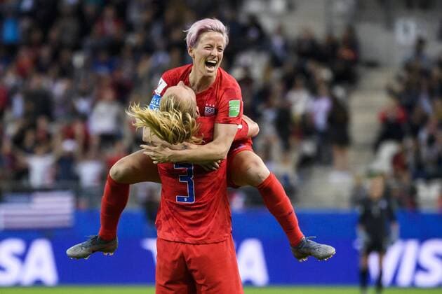 Sport Themen der Woche KW24 11.06.2019, xkvx, Fussball Frauen WM Frankreich, USA - Thailand emspor, v.l. Torjubel, Goal celebration, celebrate the goal zum 4:0 durch Samantha Mewis (Nationalmannschaft USA) Reims