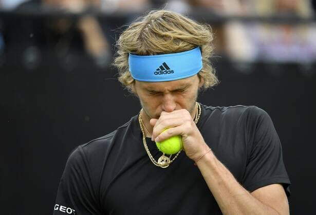 Sport Themen der Woche KW24 Sport Bilder des Tages Alexander Zverev (GER) muss niesen 13.06.2019 Tennis Mercedes Cup Stuttgart 2019 Weißenhof ATP, Tennis Herren 250 08.-16.06.2019 Mercedes Cup Stuttgart 2019 Weißenhof ATP 250