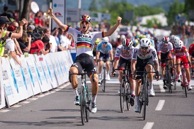 Sport Themen der Woche KW25 Sport Bilder des Tages Pascal Ackermann (GER BORA-hansgrohe) gewinnt die 1.Etappe der 26. Slowenien Rundfahrt in Rogaska Slatina - Finish - Ziel - Zielsprint - Zielankunft - Finale - Final - Sprint - Jubel - Freude - Luck - Emotion - Emotionen - Mimik - Mimic - Gestik - Gestic - Aktion Rennszene - Querformat - quer - horizontal - Event Veranstaltung: 26. Tour of Sloveia - 1.Etappe Stage 1: Ljubljana to nach Rogaska Slatina 167.7 km - Ort Location: Rogaska Slatina - Region: Styria - Land Country: Slowenien Slovenia - Datum Date: 19.06.2019 Cycling Radsport 26. Tour of Slovenia - 1.Etappe 19.06.2019