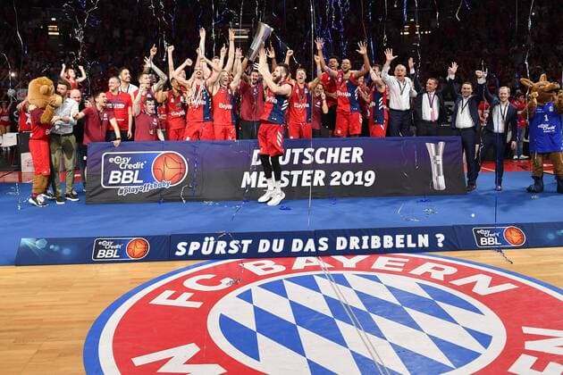Sport Themen der Woche KW25 Sport Bilder des Tages Teamfoto,Team,Mannschaft,Mannschaftsfoto. DANILO BARTHEL (FCB) mit Pokal,Cup,Trophaee, Jubel,Freude,Begeisterung,. Deutscher Meister,winner,Sieger,Champion. Basketball 1.Bundesliga,FINALE,Spiel 3. FC Bayern Muenchen-Alba Berlin 93-88, am 23.06.2019 ,A U D I D O M E.