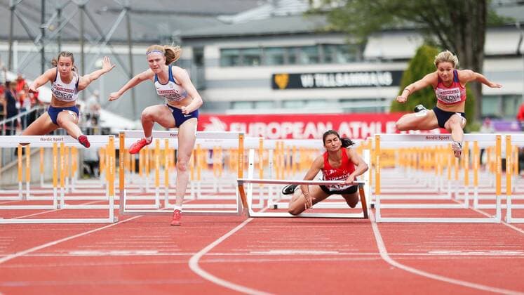 Sport Bilder des Tages European U20 Athletics Championships on July 19, 2019 Sevval Ayaz (TUR, 100 m hurdles) crashes in the qualification heat over 100m hurdles women; European U20 Athletics Championships on July 19, 2019 in Boras (Sweden).