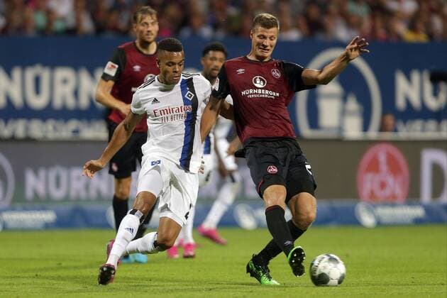Nuernberg, Germany 05.08.2019, 2.Bundesliga, 1.FC Nuernberg vs. Hamburger SV, 2.Spieltag, Jan Gyamerah (HSV) und Patrick Erras (FCN) im zweikampf, battle for the ball, ( Nuernberg Max-Morlock-Stadion Bayern Germany eu-images-09-541-022885