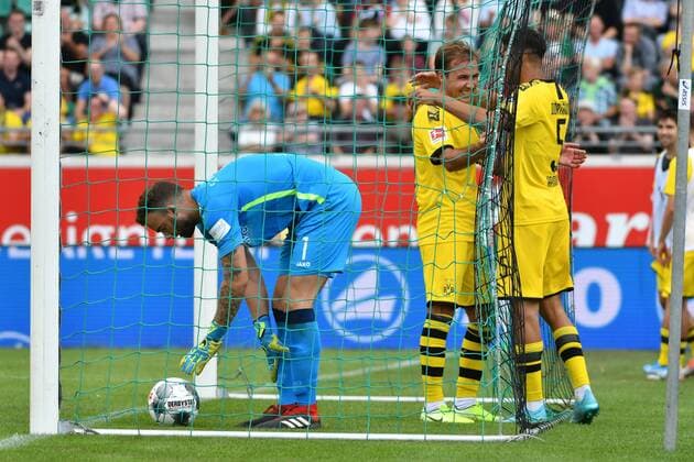 Bilder des Jahres 2019, Sport 08 August Sport Themen der Woche KW32 Sport Bilder des Tages Torschuetze zum 0:3 Mario Goetze (Borussia Dortmund 10) mit Achraf Hakimi (Borussia Dortmund 5) im Tor von Maximilian Schulze Niehues (Preussen Muenster 35) DFB regulations prohibit any use of photographs as image sequences and or quasi-video, GER, Fussball, 3. Liga, SC Preussen Muenster - Borussia Dortmund, 10.08..2019, Preussenstadion Muenster Copyright: xEIBNER FrankxWenzelx EP_fwl
