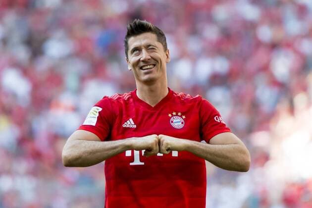 Bilder des Jahres 2019, Sport 08 August Sport Bilder des Tages GER, 1.FBL, FC Bayern Muenchen vs. 1. FSV Mainz 05 31.08.2019, Allianz Arena, Muenchen, GER, 1.FBL, FC Bayern Muenchen vs. 1. FSV Mainz 05 , DFL regulations prohibit any use of photographs as image sequences and or quasi-video, im Bild Jubel nach dem Tor zum 5-1 durch Robert Lewandowski (FCB 9)