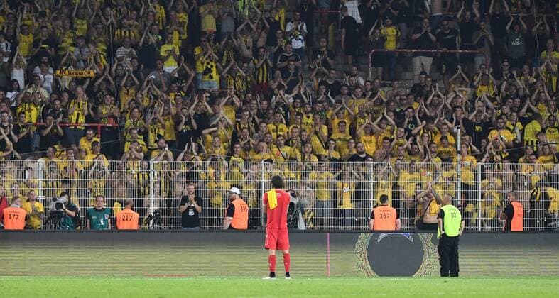 Bilder des Jahres 2019, Sport 08 August Sport Bilder des Tages Fussball, Herren, Saison 2019 2020, 1. Bundesliga, 1. FC Union Berlin - Borussia Dortmund, Fans aus Dortmund feiern nach Abpfiff Neven Subotic (1. FC Union Berlin), 31.08. 2019, Copyright: xMatthiasxKochx