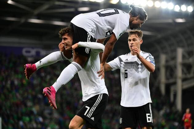 Bilder des Jahres 2019, Sport 09 September Sport Themen der Woche KW37 Fußball EM-Qualifikation Nordirland - Deutschland am 09.09.2019 im Windsor Park in Belfast Torjubel zum 0:2 durch Serge Gnabry ( Deutschland ) DFB regulations prohibit any use of photographs as image sequences and or quasi-video.