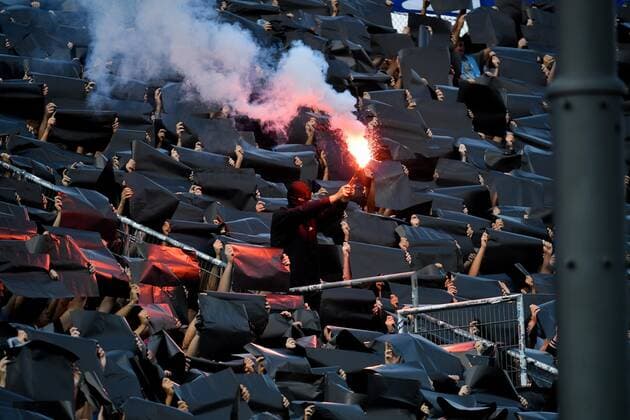 Bilder des Jahres 2019, Sport 09 September Sport Themen der Woche KW37 Sport Bilder des Tages Fans TSV 1860 mit einem Pyro Auftritt, TSV 1860 Muenchen vs. FC Carl Zeiss Jena, Fussball, 3.Liga 8.Spieltag 14.09.2019 DFL REGULATIONS PROHIBIT ANY USE OF PHOTOGRAPHS AS IMAGE SEQUENCES AND OR QUASI VIDEO. (kolbert-press) Muenchen Bayern Germany