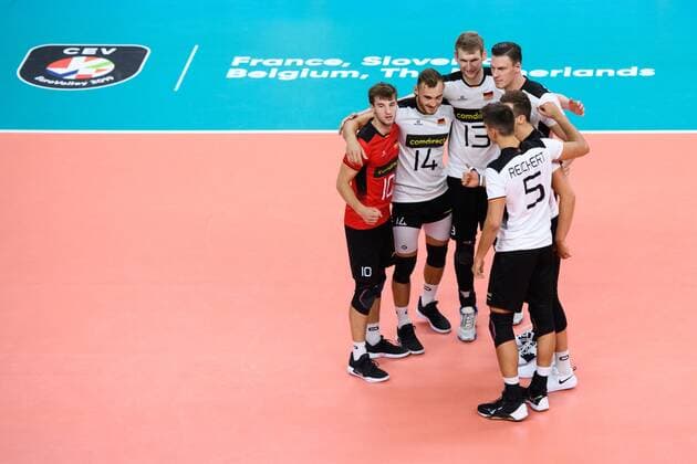Bilder des Jahres 2019, Sport 09 September Sport Themen der Woche KW38 16.09.2019, Lotto Arena, Antwerpen Volleyball, Europameisterschaft, Deutschland (GER) vs. Österreich Oesterreich (AUT) Jubel Julian Zenger ( 10 GER), Moritz Karlitzek ( 14 GER), Simon Hirsch ( 13 GER), Marcus Böhme Boehme ( 8 GER), Jan Zimmermann ( 17 GER), Moritz Reichert ( 5 GER)