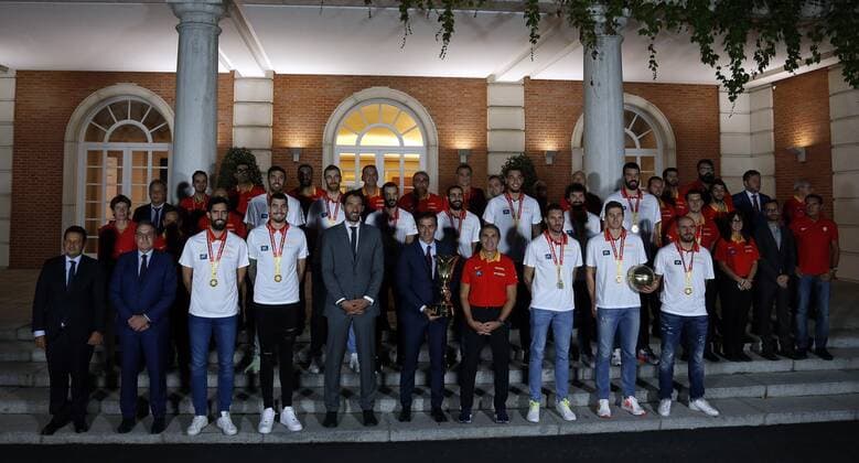 September 16, 2019, Madrid, Madrid, Spain: Spain s Prime Minister Pedro Sanchez, receives the Spanish Basketball national team, Nationalteam following their victory in the 2019 FIBA Basketball World Cup in China, at Zarzuela Palace. Pedro Sanchez receive the Basketball national team in Madrid, Spain - 16 Sept 2019 - ZUMAs197 20190916_zaa_s197_064 Copyright: xManuxReinox