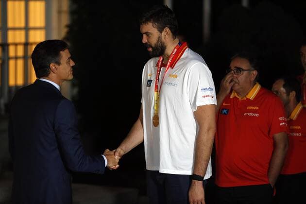 September 16, 2019, Madrid, Madrid, Spain: Spain s Prime Minister Pedro Sanchez, receives the Spanish Basketball national team, Nationalteam following their victory in the 2019 FIBA Basketball World Cup in China, at Zarzuela Palace. Pedro Sanchez receive the Basketball national team in Madrid, Spain - 16 Sept 2019 - ZUMAs197 20190916_zaa_s197_066 Copyright: xManuxReinox