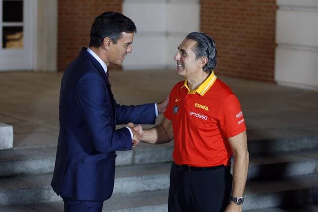 September 16, 2019, Madrid, Madrid, Spain: Spain s Prime Minister Pedro Sanchez, receives the Spanish Basketball national team, Nationalteam following their victory in the 2019 FIBA Basketball World Cup in China, at Zarzuela Palace. Pedro Sanchez receive the Basketball national team in Madrid, Spain - 16 Sept 2019 - ZUMAs197 20190916_zaa_s197_060 Copyright: xManuxReinox