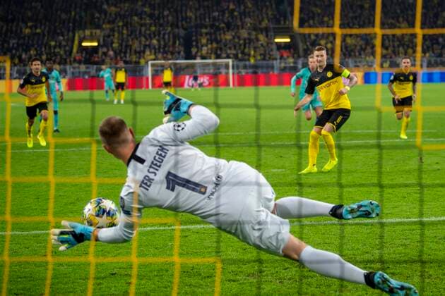 Bilder des Jahres 2019, Sport 09 September Sport Themen der Woche KW38 Sport Bilder des Tages Fußball: UEFA Champions League, CL, Saison 2019 2020, 1. Spieltag, Borussia Dortmund - FC Barcelona, Barca in Dortmund (Nordrhein-Westfalen). Barcelonas Torwart Marc-Andre ter Stegen (l.) hält den Elfmeter von Dortmunds Marco Reus. UEFA REGULATIONS PROHIBIT ANY USE OF PHOTOGRAPHS AS IMAGE SEQUENCES AND OR QUASI-VIDEO. Copyright: xKirchner DavidxInderliedx