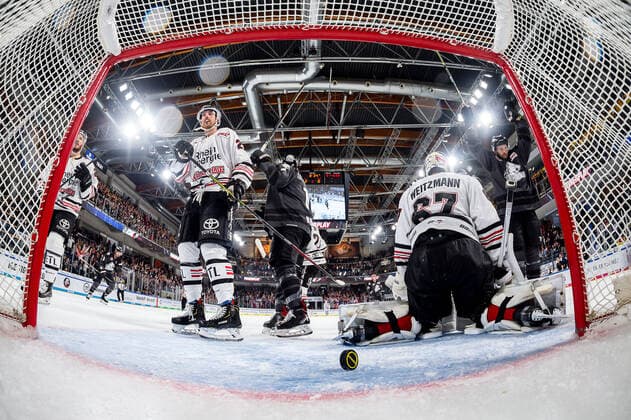 Bilder des Jahres 2019, Sport 09 September Sport Themen der Woche KW38 22.09.2019 - Eishockey - Saison 2019 2020 - DEL - 4. Spieltag: Thomas Sabo Ice Tigers - Kölner Haie - ThHa - 3:0 Torjubel Chris Brown (11, Thomas Sabo Ice Tigers ) Will Acton (41, Thomas Sabo Ice Tigers ) Hannibal Weitzmann (67, Kölner Haie, Koelner Haie ) traurig, enttäuscht