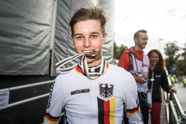 Bilder des Jahres 2019, Sport 09 September Sport Themen der Woche KW39 Sport Bilder des Tages Marco Brenner (GER) holt den dritten Platz im Einzelzeitfahren bei den Junioren bei der Strassen Rad Weltmeisterschaft in Yorkshire 2019 - Freude - Emotionen - Mimic - Gestic - Querformat - quer - horizontal - Event Veranstaltung: Strassen Rad WM Yorkshire - Einzelzeitfahren Junioren Männer - Harrogate to Harrogate 27.6 km - Ort Location: Harrogate - Region: Yorkshire - Land Country: Grossbritanien Great Britain - Datum Date: 23.09.2019