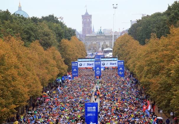 Bilder des Jahres 2019, Sport 09 September Sport Themen der Woche KW39 GER, Berlin Marathon 29.09.2019, Berlin, Berlin, GER, Berlin Marathon, im Bild Siegessaeule, Laeufer,