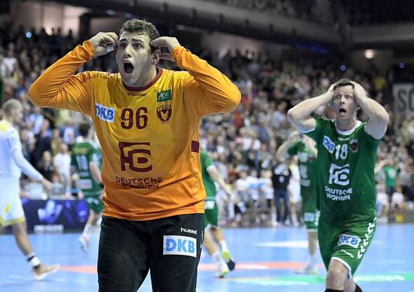 Bilder des Jahres 2019, Sport 10 Oktober Sport Themen der Woche KW40 Sport Bilder des Tages 01.10.2019, xlakx, Handball DHB Pokal, Fuechse Berlin - SC Magdeburg emspor, v.l.gestekuliert Dejan Milosavljev(Fuechse Berlin 96),Hans Lindberg(Fuechse Berlin 18) Berlin