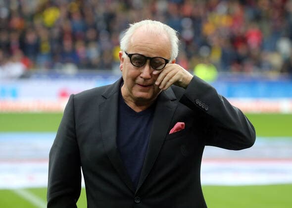 Bilder des Jahres 2019, Sport 10 Oktober Sport Themen der Woche KW40 SC Freiburg - Borussia Dortmund Deutschland, Freiburg, 05.10.2019, Fussball, Bundesliga, Saison 2019 2020, 7. Spieltag, SC Freiburg - Borussia Dortmund: Fritz Keller (Präsident SC Freiburg) wird zu seinem Wechsel zum DFB verabschiedet, DFL DFB REGULATIONS PROHIBIT ANY USE OF PHOTOGRAPHS AS IMAGE SEQUENCES AND OR QUASI-VIDEO.