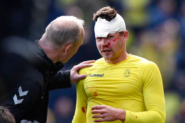 Bilder des Jahres 2019, Sport 10 Oktober Sport Themen der Woche KW40 Sport Bilder des Tages Broendbys Dominik Kaiser er blevet ramt af en modstanders stoevle i kampen i 12. runde af 3F Superligaen mellem Broendby IF og FC Koebenhavn paa Broendby Stadion, soendag den 6. oktober 2019. . , Denmark Copyright: AndersxKjaerbye xRitzauxScanpixx COP102 spdk20191006-153611-L