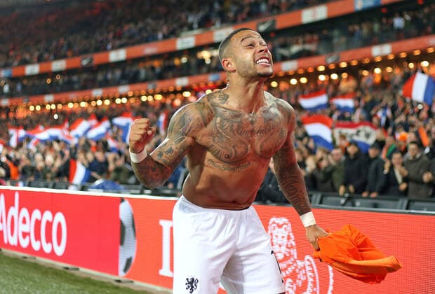 Bilder des Jahres 2019, Sport 10 Oktober Sport Themen der Woche KW41 Sport Bilder des Tages 10.10.2019, Fussball, Länderspiel, EM Qualifikation, Gruppe C, 7. Spieltag, Niederlande - Nordirland, im Stadion De Kuip Rotterdam. Jubel Torschütze Memphis Depay (Niederlande) zum Tor zum 3:1