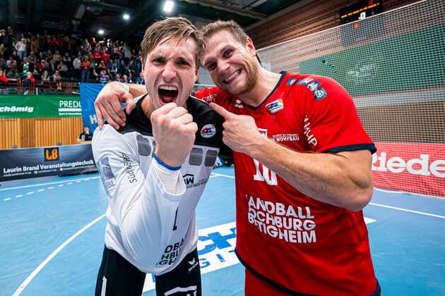 Bilder des Jahres 2019, Sport 10 Oktober Sport Themen der Woche KW41 Sport Bilder des Tages Würzburg, Deutschland 11. Oktober 2019: 2. BL - 19 20- DjK Rimpar Wölfe vs. SG BBM Bietigheim Torhueter Jonas Maier (SG BBM Bietigheim), Michael Kraus (SG BBM Bietigheim) Schlussjubel Schlußjubel Emotion Freude Würzburg s.Oliver Arena Deutschland