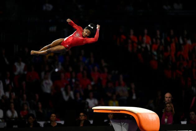 Bilder des Jahres 2019, Sport 10 Oktober Sport Themen der Woche KW41 Sport Bilder des Tages Weltmeisterin Simone Biles USA Aktion Sprung Finale Gerätefinale Einzel Sprung Hanns-Martin.Schleyer-Halle 12.10.2019 Turn-WM Stuttgart 2019 Turn-WM Stuttgart 2019