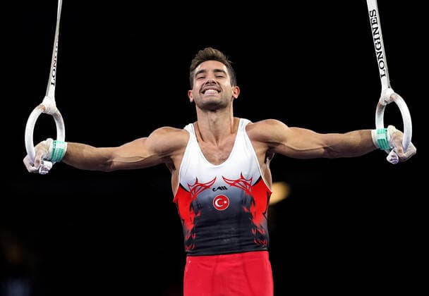 Bilder des Jahres 2019, Sport 10 Oktober Sport Themen der Woche KW41 12.10.2019 Deutschland, Stuttgart, World Championships Artistic Gymnastics 2019: Geräte Finale: Sieger Ibrahim Colak (TUR) an den Ringen