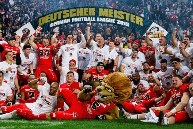 Bilder des Jahres 2019, Sport 10 Oktober Sport Themen der Woche KW41 Sport Bilder des Tages 12.10.2019, xmkx, American Football German Bowl XLI GFL Finale, New Yorker Lions Braunschweig - Schwaebisch Hall Unicorns v.l. Deutscher Meister 2019 New Yorker Lions Braunschweig Frankfurt am Main Hessen Deutschland (DE)