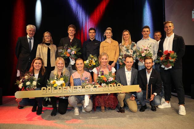 Bilder des Jahres 2019, Sport 10 Oktober Sport Themen der Woche KW42 Sport Bilder des Tages DSV Einkleidung mit Verleihung des Goldenen Ski Verleihung des Goldenen Ski Die Gewinner des DSV (aus allen Disziplinen) Laupheim Deutschland Kässbohrer Zentrale