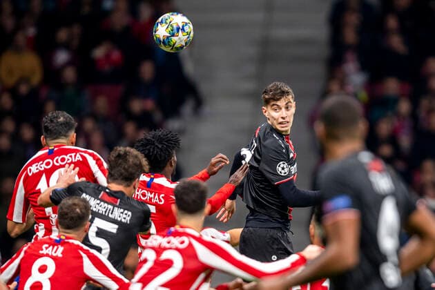 Bilder des Jahres 2019, Sport 10 Oktober Sport Themen der Woche KW43 Sport Bilder des Tages Fußball: UEFA Champions League, CL, Saison 2019 2020, 3. Spieltag, Athletico Madrid - Bayer Leverkusen in Madrid (Spanien). Leverkusens Kai Havertz köpft den Ball. UEFA REGULATIONS PROHIBIT ANY USE OF PHOTOGRAPHS AS IMAGE SEQUENCES AND OR QUASI-VIDEO. Copyright: xKirchner DavidxInderliedx