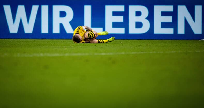Bilder des Jahres 2019, Sport 10 Oktober Sport Themen der Woche KW43 Gelsenkirchen, 26.10.2019 Marco Reus (BvB) FC Schalke 04 - Borussia Dortmund DFL regulations prohibit any use of photographs as image sequences and or quasi-video