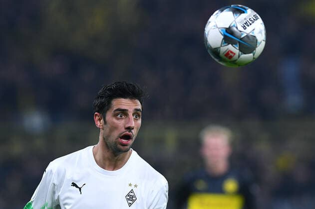 Bilder des Jahres 2019, Sport 10 Oktober Sport Bilder des Tages Fußball DFB-Pokal 2. Runde Borussia Dortmund - Borussia Mönchengladbach am 30.10.2019 im Signal Iduna Park in Dortmund Lars Stindel ( Mönchengladbach ) DFB regulations prohibit any use of photographs as image sequences and or quasi-video.