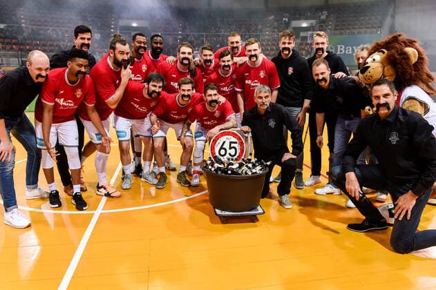 Sport Themen der Woche KW44 Sport Bilder des Tages Bilder des Jahres 2019, Sport 10 Oktober 2. Barmer Basketball-Bundesliga ProA, Bayer Giants Leverkusen vs. Nuernberg Falcons BC; Leverkusen, 31.10.2019, Verabschiedung von Achim Kuczmann (Bayer Giants Leverkusen) Achim Kuczmann (Bayer Giants Leverkusen), 2. Barmer Basketball-Bundesliga ProA, Bayer Giants Leverkusen vs. Nuernberg Falcons BC am 31.10.2019 in der Ostermann Arena, Leverkusen, (Nordrhein-Westfalen) Copyright: xBEAUTIFULxSPORTS Mueller-Laschetx