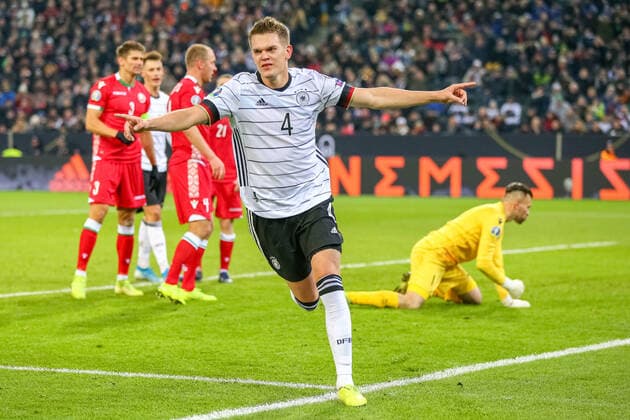 Bilder des Jahres 2019, Sport 11 November Sport Themen der Woche KW46 Fußball EM-Qualifikation Deutschland - Belarus am 16.11.2019 im Borussia-Park in Mönchengladbach Torjubel zum 1:0 durch Matthias Ginter ( Deutschland ) DFB regulations prohibit any use of photographs as image sequences and or quasi-video.