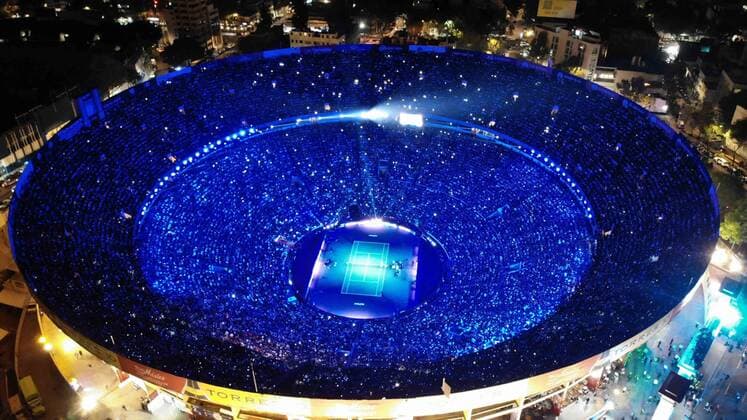 Bilder des Jahres 2019, Sport 11 November Sport Bilder des Tages November 23, 2019: EUM20191123DEP18.JPG.CIUDAD DE MEXICO. SportDeportes-Tenis-Federer.- 23 de noviembre de 2019. Aspectos de la Plaza de Toros Mexico convertida en cancha de tenis durante el encuentro amistoso entre el suizo Roger Federer y el aleman Alexander Zverev. Foto: Agencia EL UNIVERSALLuis RamirezEELG Latin News: November 23, 2019 Copyright: xElxUniversalx