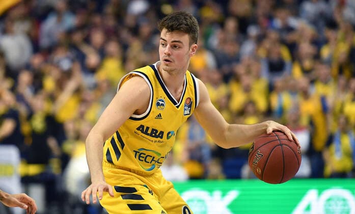 Jonas Mattisseck (ALBA), mit Ball ALBA Berlin - EWE Basket Oldenburg Basketball, easy Credit BBL , Herren, Maenner, Männer, men, Saison 2019 2020 Berlin, 23.11.2019, Mercedes-Benz Arena