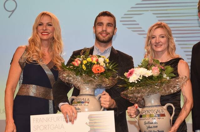 Bilder des Jahres 2019, Sport 11 November Sport Bilder des Tages 23.11.2019 Frankfurt am Main Frankfurter Sportgala 2019 Frankfurter Sportler des Jahres 2019 wurde Profiboxer und gegenwärtiger IBF International Titelträger im Halbschwergewicht Bild zeigt Moderatorin Sonya Kraus und Leon Bunn mit Marathonläuferin Katharina Steinruck, die den Preis Sportlerin des Jahres für Leichtathletin Gesa Felicitas Krause entgegennahm
