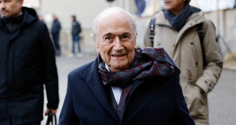 Bilder des Jahres 2019, Sport 12 Dezember Sport Bilder des Tages 13.12.2019 Zürich , SCHWEIZ , Gedenkfeier für Fussball Legende Köbi Kuhn Grossmünster Zürich Im Bild : Ex FIFA Präsident Sepp Blatter