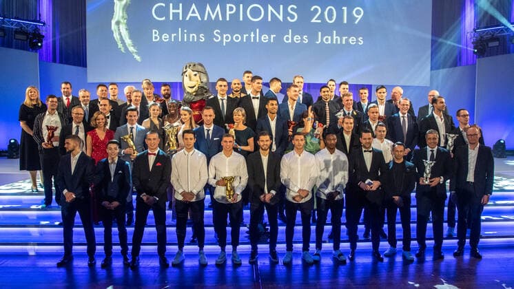 Bilder des Jahres 2019, Sport 12 Dezember Sport Bilder des Tages Gruppenbild mit allen Siegern bei der Champions Gala 2019 in Berlin am 14.12.2019 Berlins Sportler des Jahres 2019