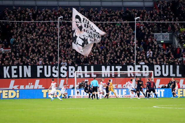 Bilder des Jahres 2019, Sport 12 Dezember FANS Fortuna Banner gegen Red Bull DFL Fussball Bundesliga Saison 2019-2020 Spiel Fortuna Duesseldorf - RB Leipzig 0 : 3 am 14. 12. 2019 in Duesseldorf