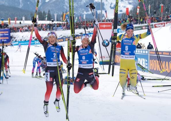 Bilder des Jahres 2019, Sport 12 Dezember Biathlon Hochfilzen Austria 15.12.2019 IBU World Cup Biathlon Weltcup Verfolgung Damen 10km Vlnr TANDREVOLD Ingrid Landmark NORECKHOFF Tiril NOR OEBERG Hanna SWE
