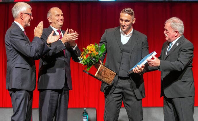 Bilder des Jahres 2019, Sport 12 Dezember Potsdam, 14.12.2019 - Sportgala des Landes Brandenburg Verabschiedung Kevin Kuske aus dem aktiven v.l.n.r. Vplker Rupprecht, Mp Dietmar Woidke, Kevin Kuske und Wolfgang Neubert