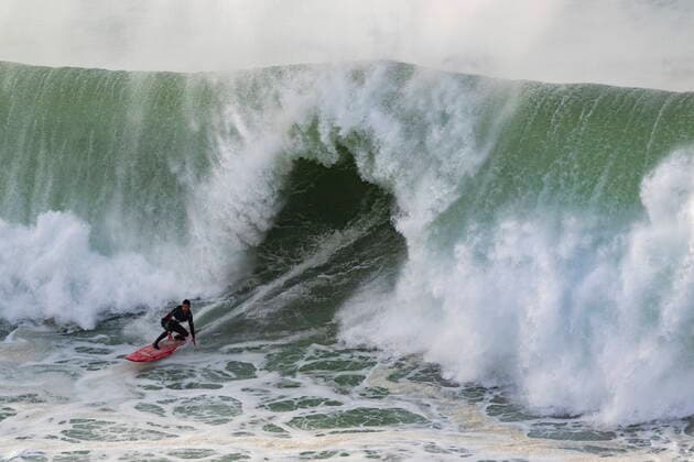 Bilder des Jahres 2019, Sport 12 Dezember Sport Themen der Woche KW51 Sport Bilder des Tages December 16, 2019, Getxo, Spain: Spanish surfer JUAN FERNÃNDEZ rides a wave during the 14th edition of Punta Galea Challenge held in Basque Country. Surfing 2019: Punta Galea Challenge  - ZUMA Pho 20191216_mda_f312_548 Copyright: xEduxdelxFresnox