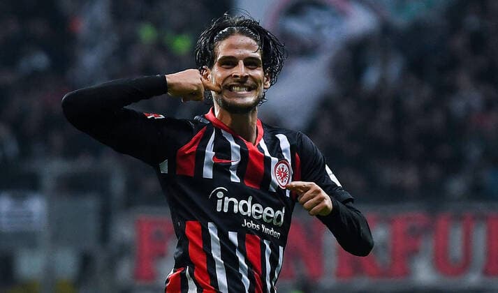 Bilder des Jahres 2019, Sport 12 Dezember Sport Themen der Woche KW51 Sport Bilder des Tages 18.12.2019, xpsx, Fussball 1.Bundesliga, Eintracht Frankfurt - 1.FC Koeln v.l. celebrate the goal, Torjubel zum 2:0 fuer Frankfurt Torschuetze Goncalo Paciencia (Eintracht Frankfurt) (DFL DFB REGULATIONS PROHIBIT ANY USE OF PHOTOGRAPHS as IMAGE SEQUENCES and or QUASI-VIDEO) Frankfurt